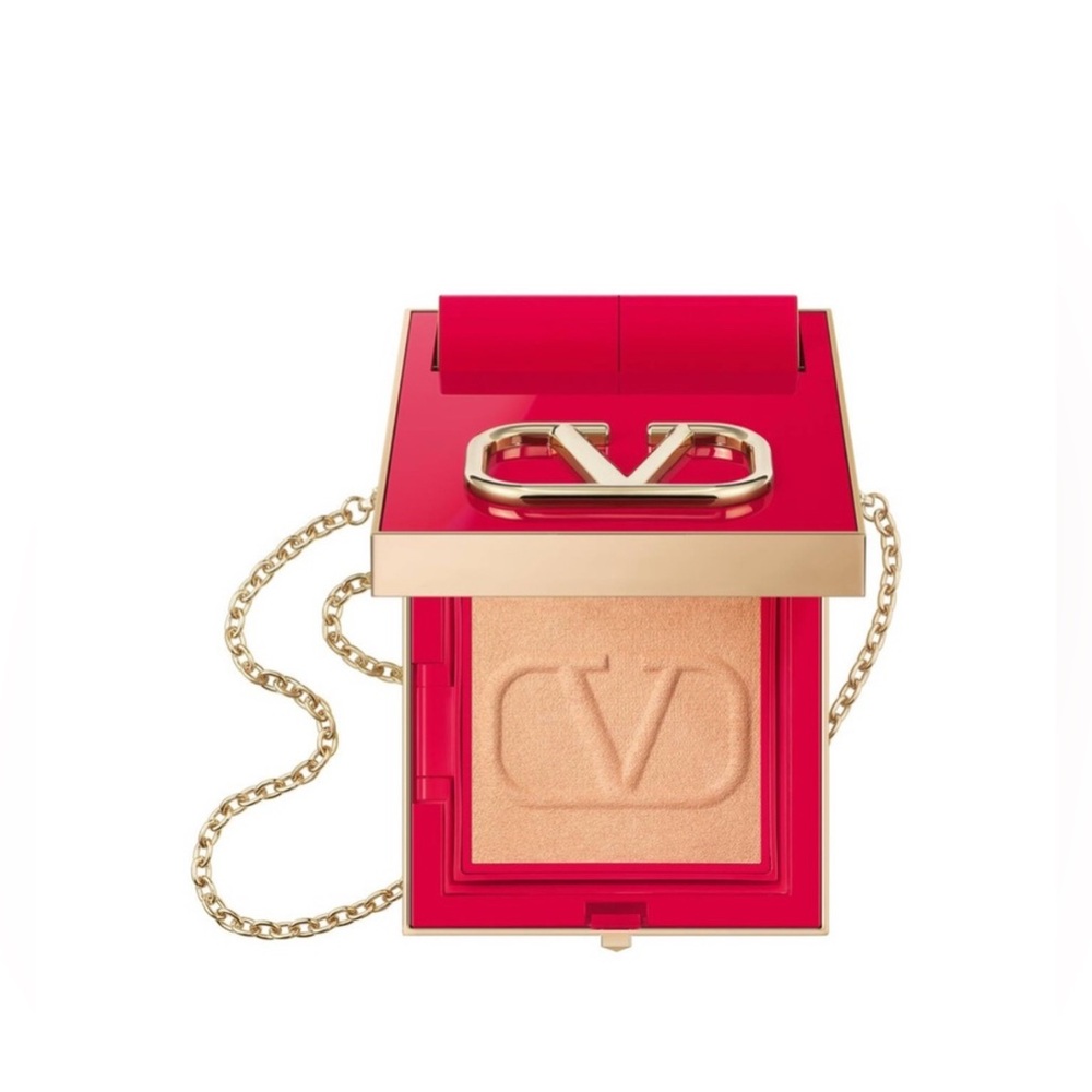 Valentino Go Clutch On the Move Perfecting Powder. Comes with Chain and Brush